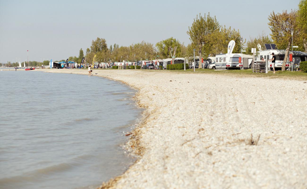 Podersdorf am See'in fotoğrafı hafif ince çakıl taş yüzey ile