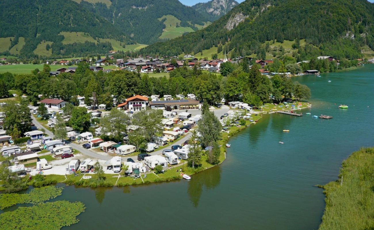 Seespitz Strand'in fotoğrafı çim yüzey ile
