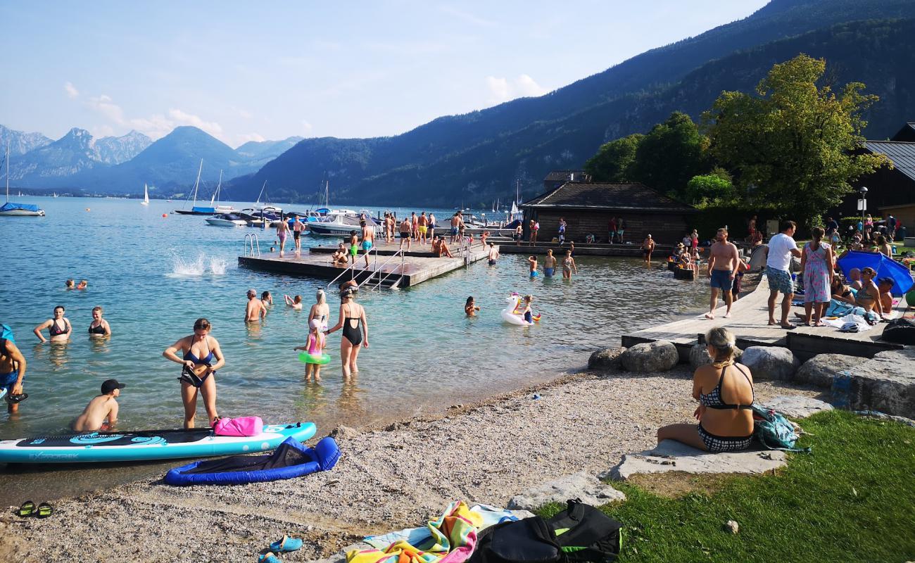 Strandbad Sankt Gilgen'in fotoğrafı hafif ince çakıl taş yüzey ile