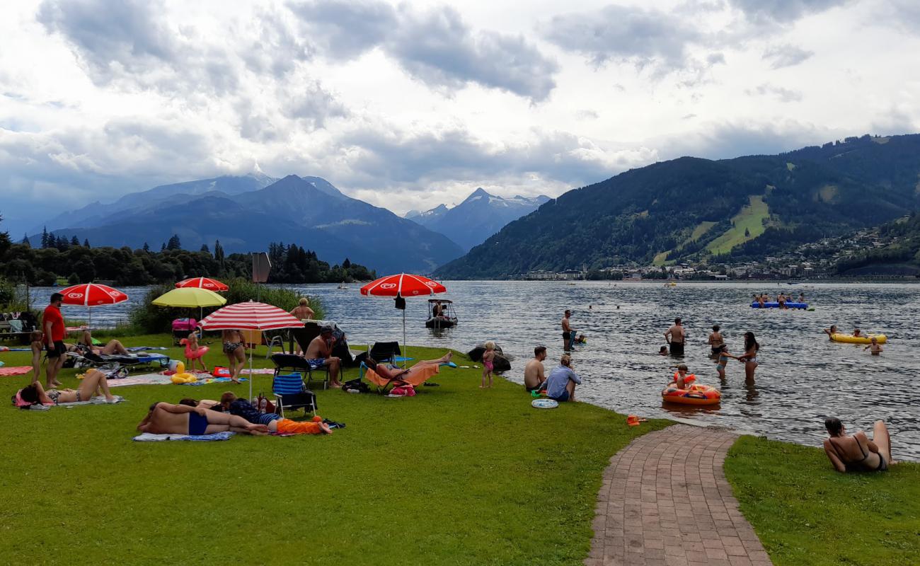 Strandbad Maishofen'in fotoğrafı çim yüzey ile