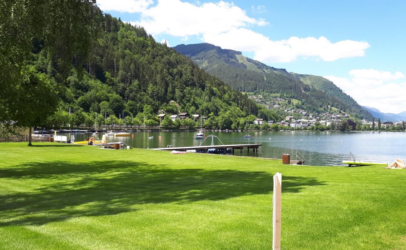 Strandbad Seespitz'in fotoğrafı çim yüzey ile