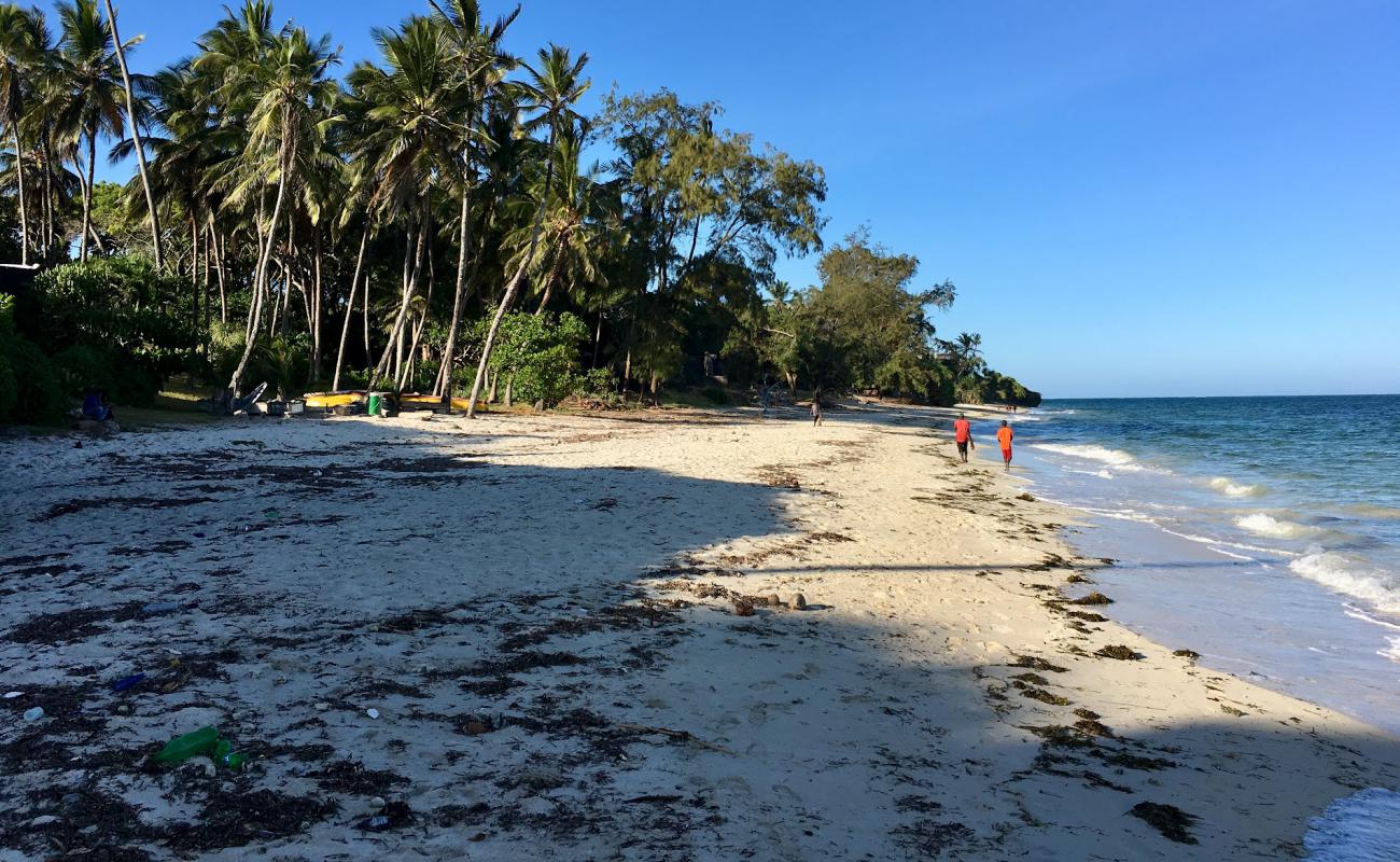 Mtwapa beach'in fotoğrafı parlak kum yüzey ile