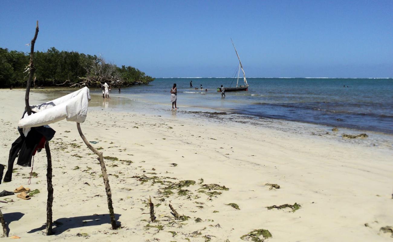 Maweni Beach'in fotoğrafı i̇nce gri kum yüzey ile