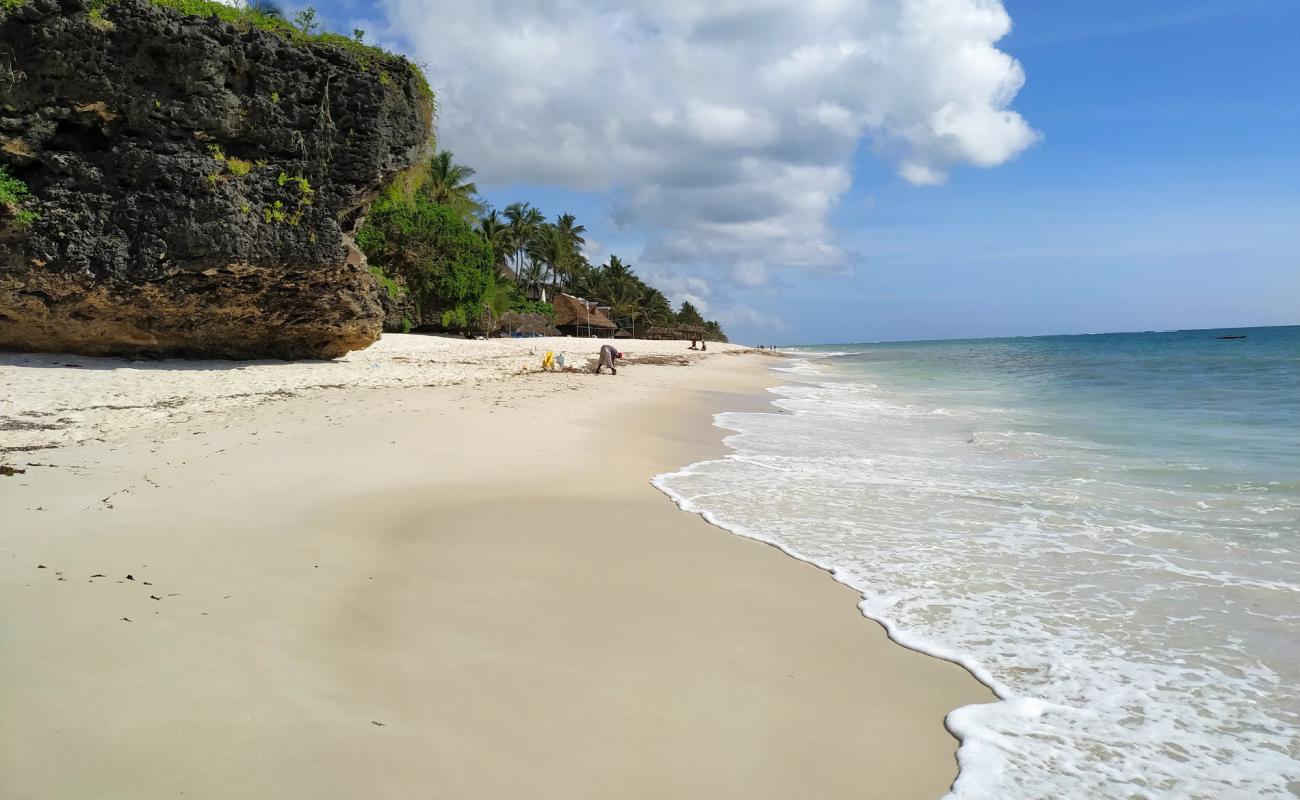 Diani Plajı'in fotoğrafı i̇nce beyaz kum yüzey ile