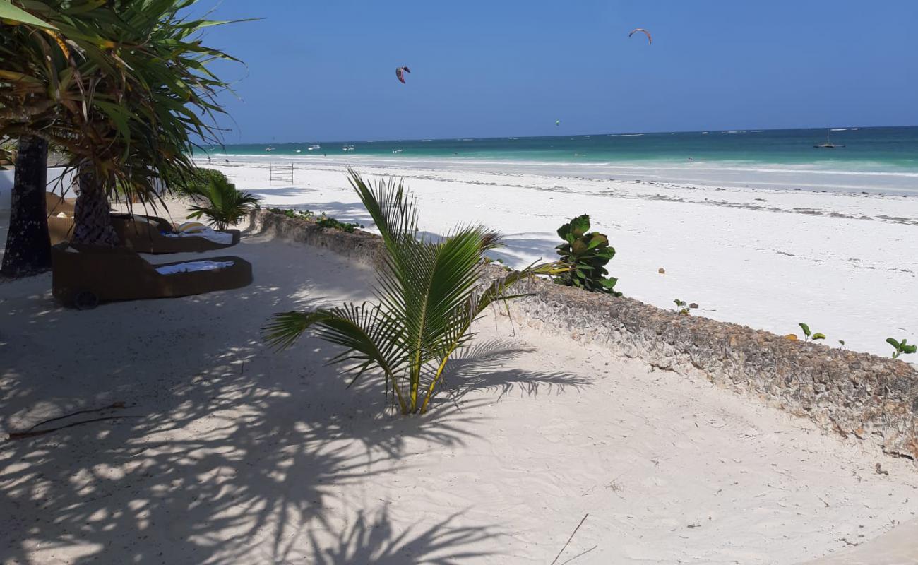 Galu Beach'in fotoğrafı açık bej kum yüzey ile