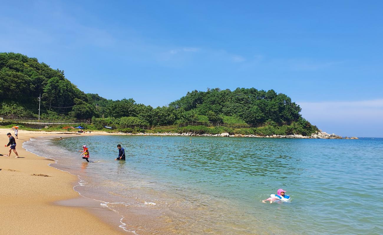 Machajin Beach'in fotoğrafı parlak kum yüzey ile