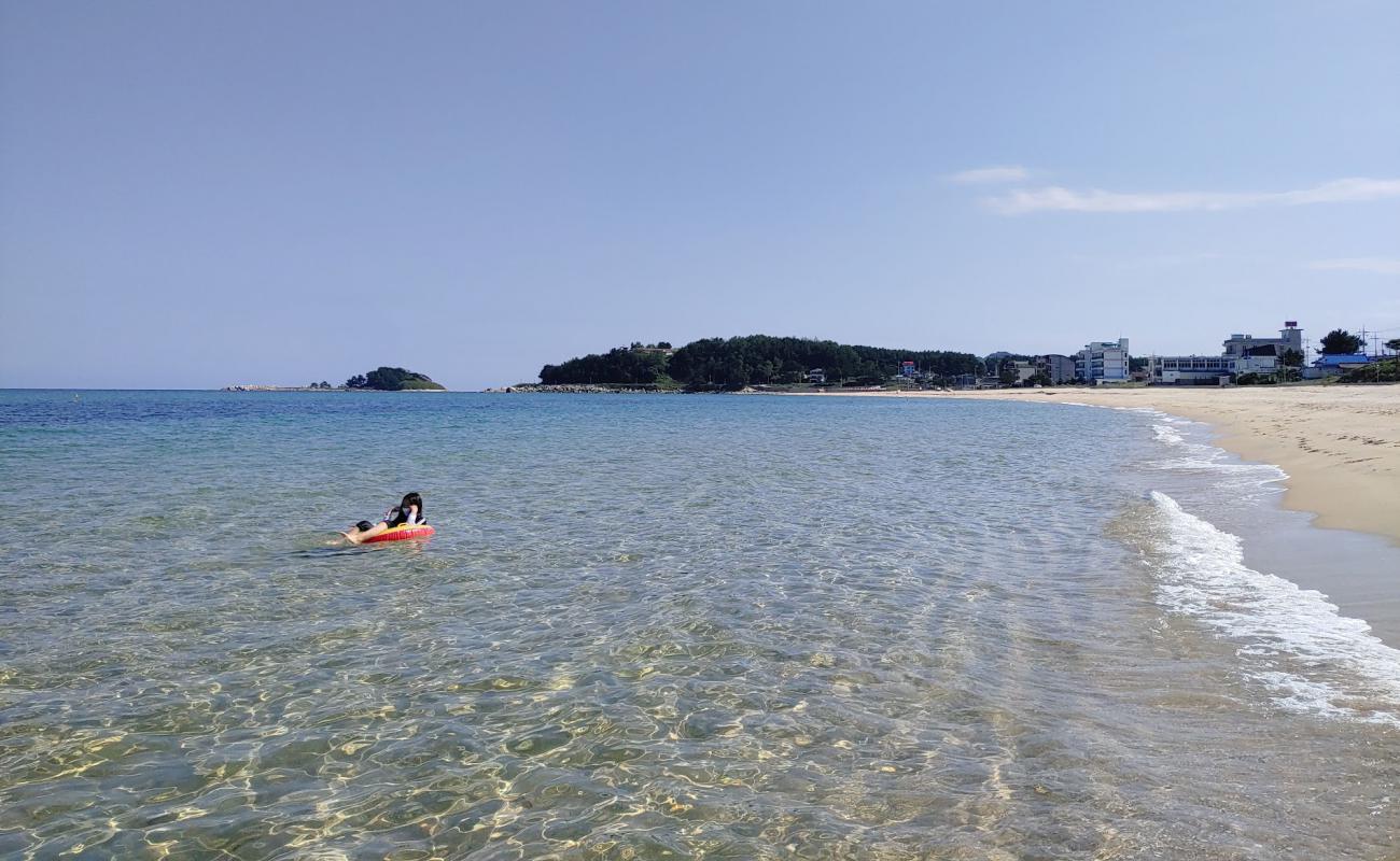 Chodo Beach'in fotoğrafı açık bej kum yüzey ile