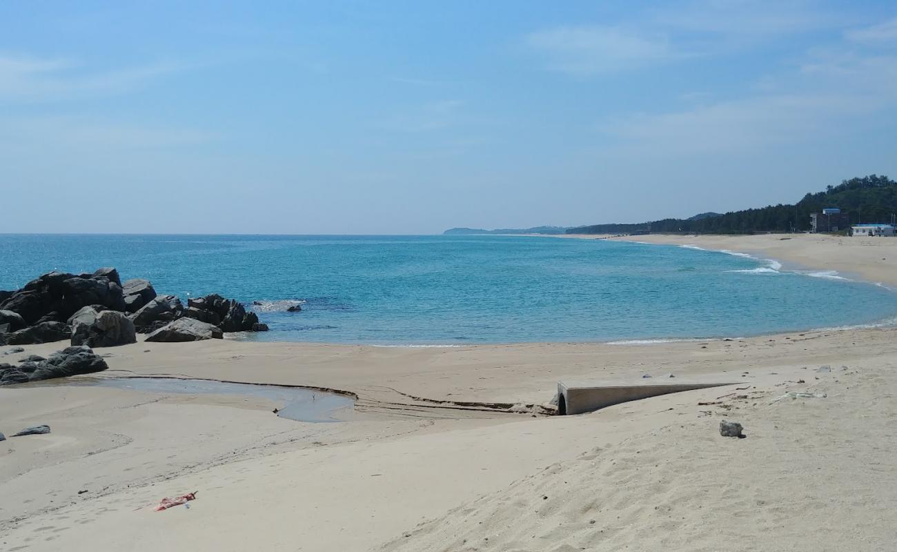 Porphyry Beach'in fotoğrafı parlak kum yüzey ile