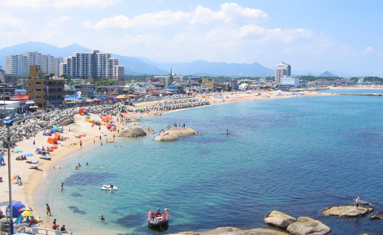 Lighthouse Beach'in fotoğrafı parlak kum yüzey ile