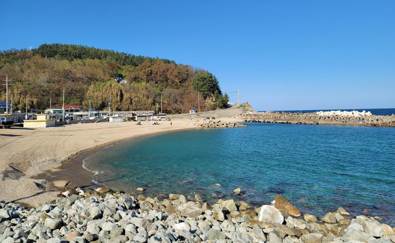 Obo Beach'in fotoğrafı parlak kum yüzey ile