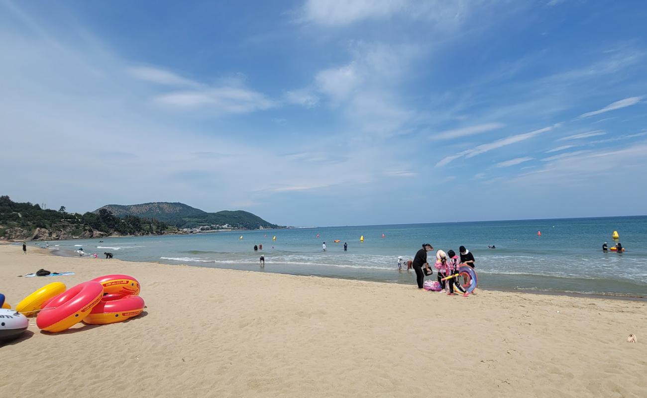 Chilpo Beach'in fotoğrafı parlak kum yüzey ile