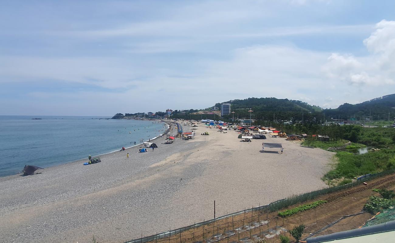 Oryu Beach'in fotoğrafı gri çakıl taşı yüzey ile