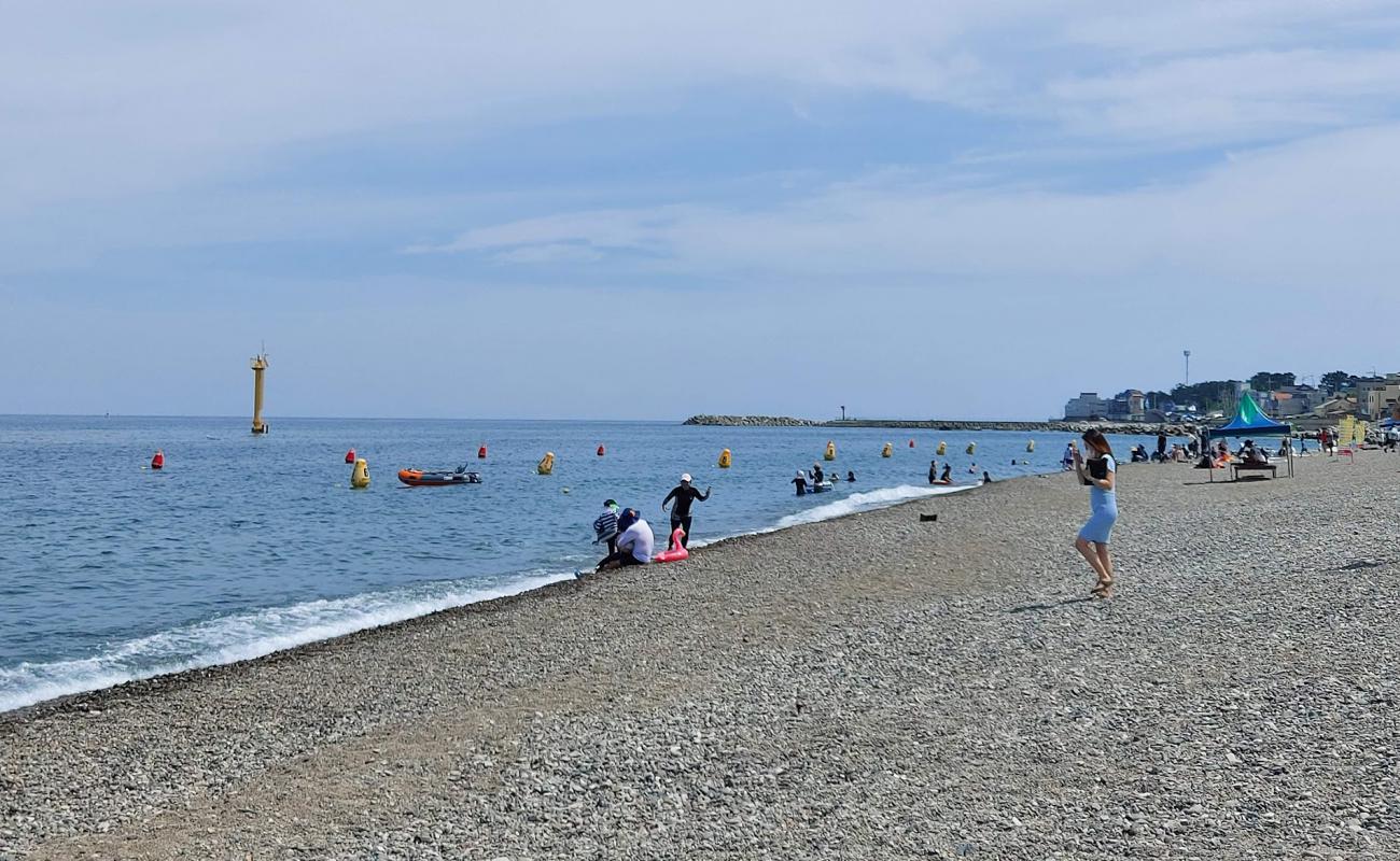 Najeong Beach'in fotoğrafı gri çakıl taşı yüzey ile