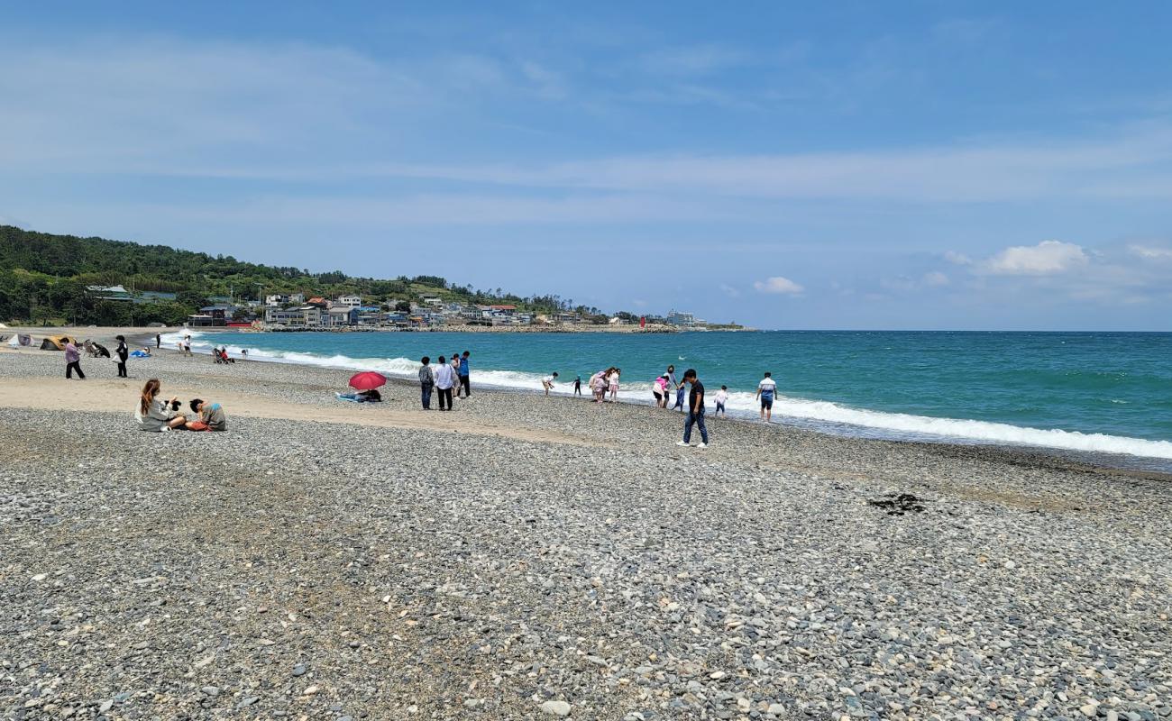 Bonggil Beach'in fotoğrafı gri kum ve çakıl yüzey ile