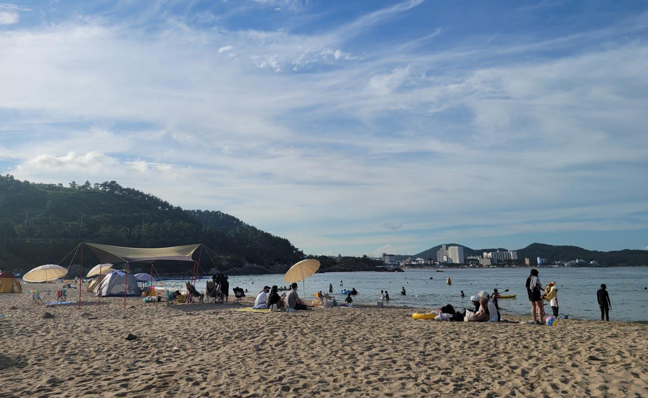 Solgae Beach'in fotoğrafı açık bej kum yüzey ile