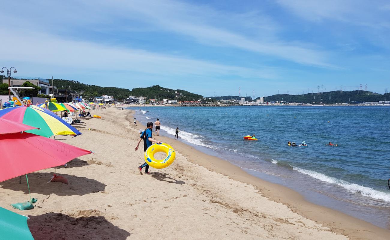 Imrang Beach'in fotoğrafı açık bej kum yüzey ile