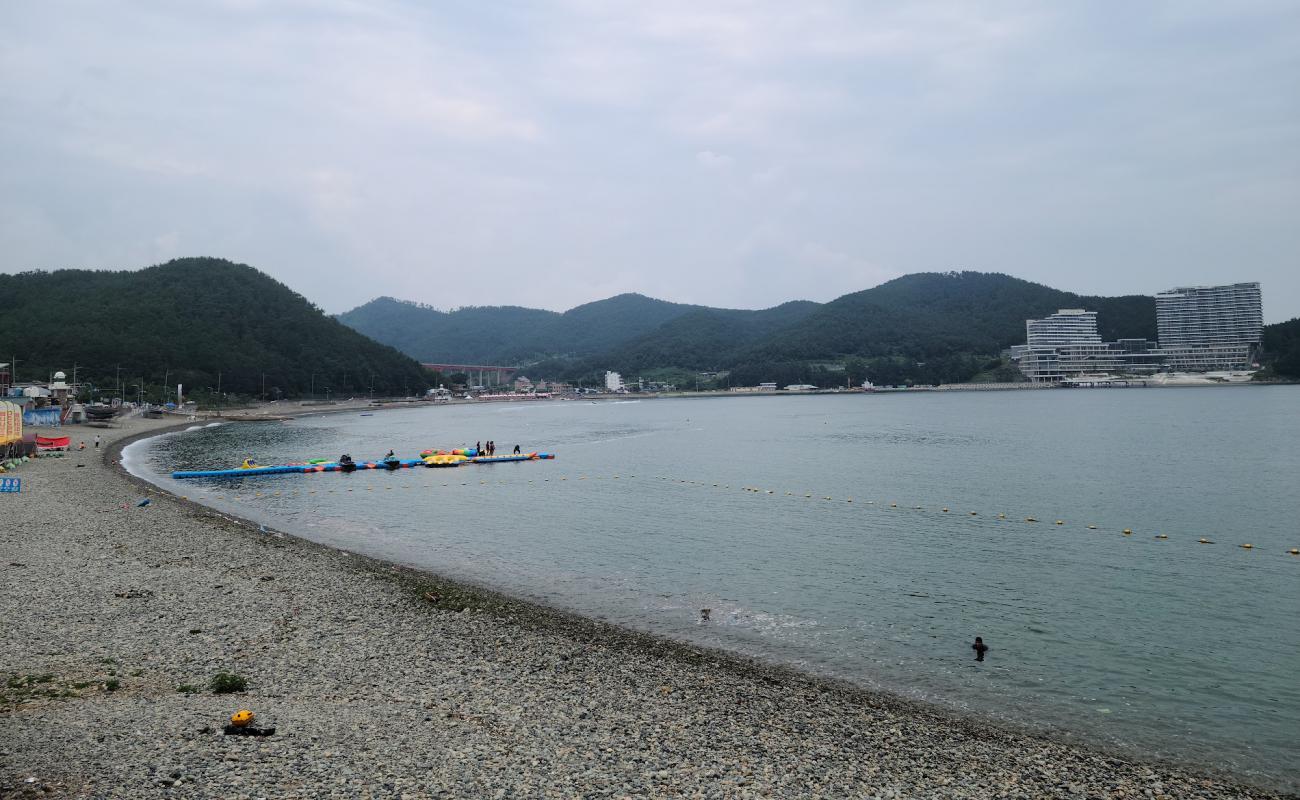 Nongso Beach'in fotoğrafı gri çakıl taşı yüzey ile