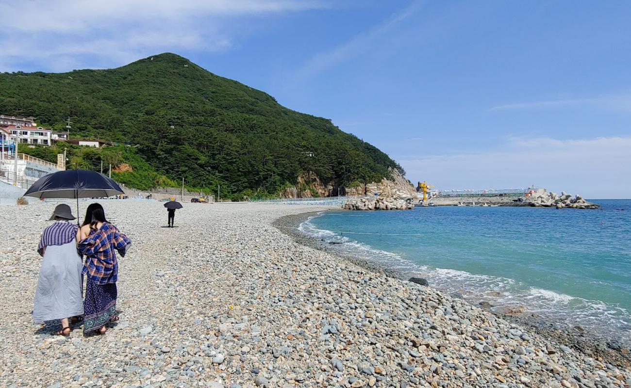 Yeocha Beach'in fotoğrafı gri çakıl taşı yüzey ile