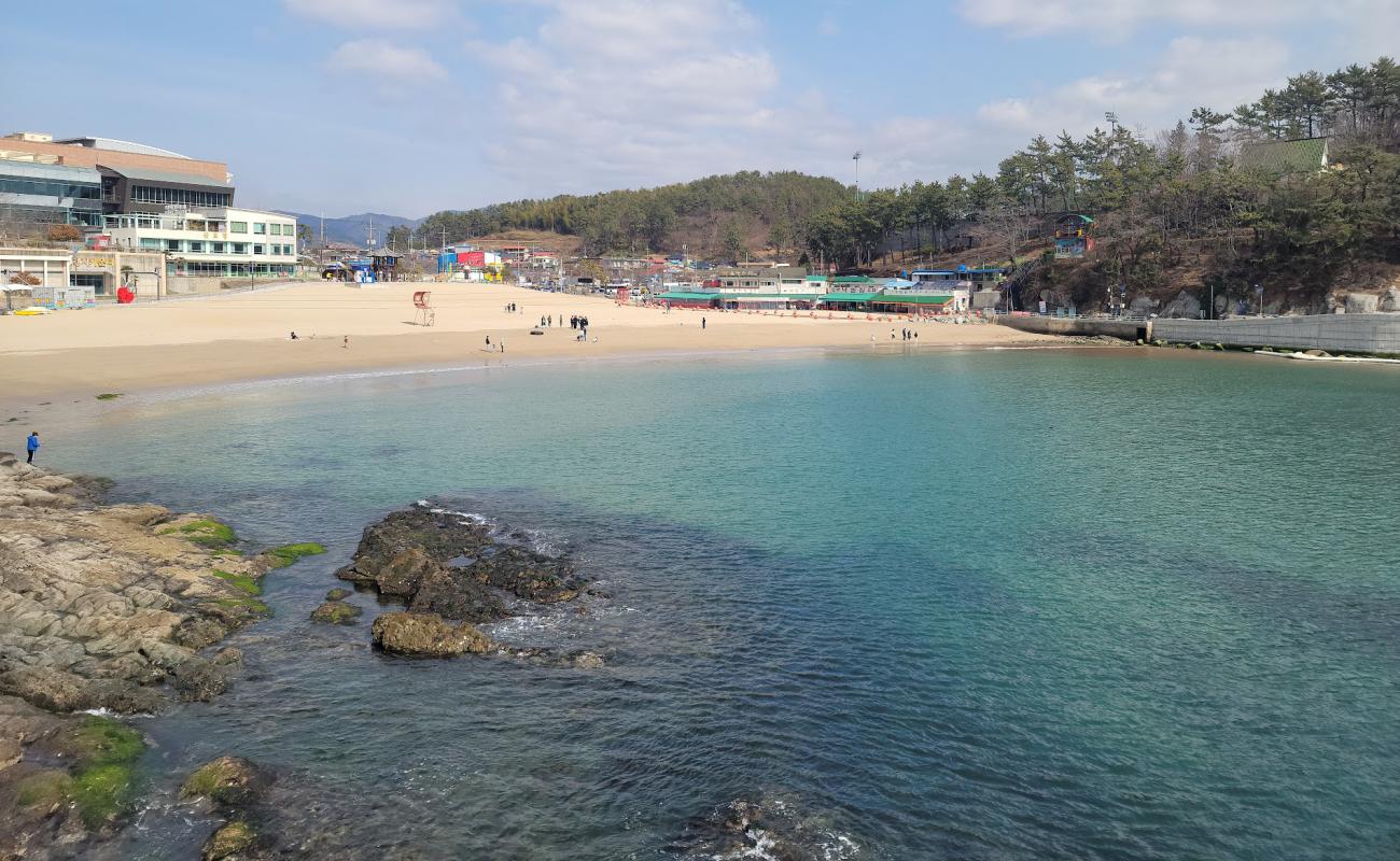 Namildae Beach'in fotoğrafı açık bej kum yüzey ile