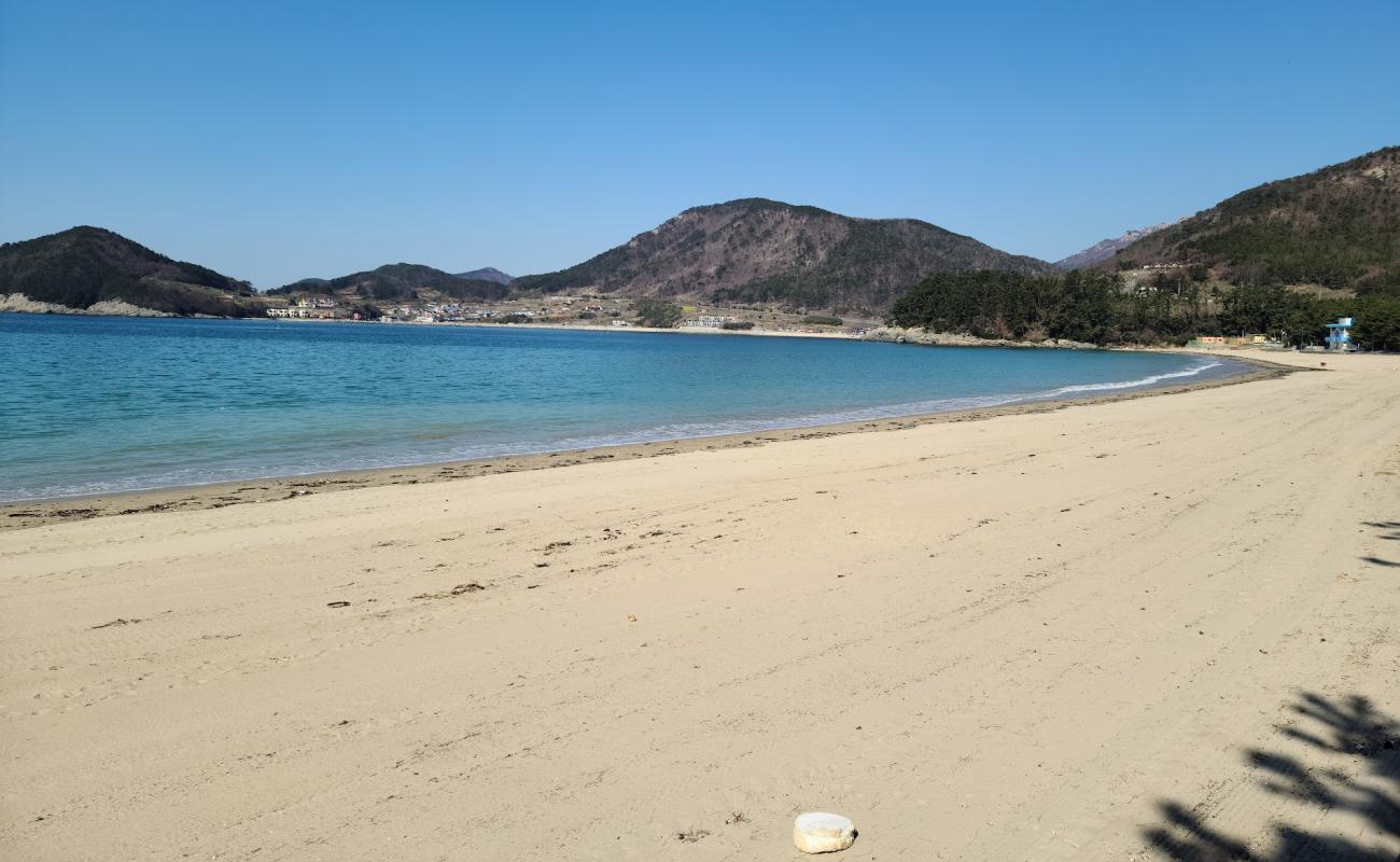 Sangju Solbaram Beach'in fotoğrafı parlak kum yüzey ile