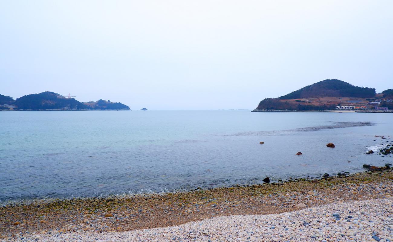 Cheonha Beach'in fotoğrafı gri çakıl taşı yüzey ile