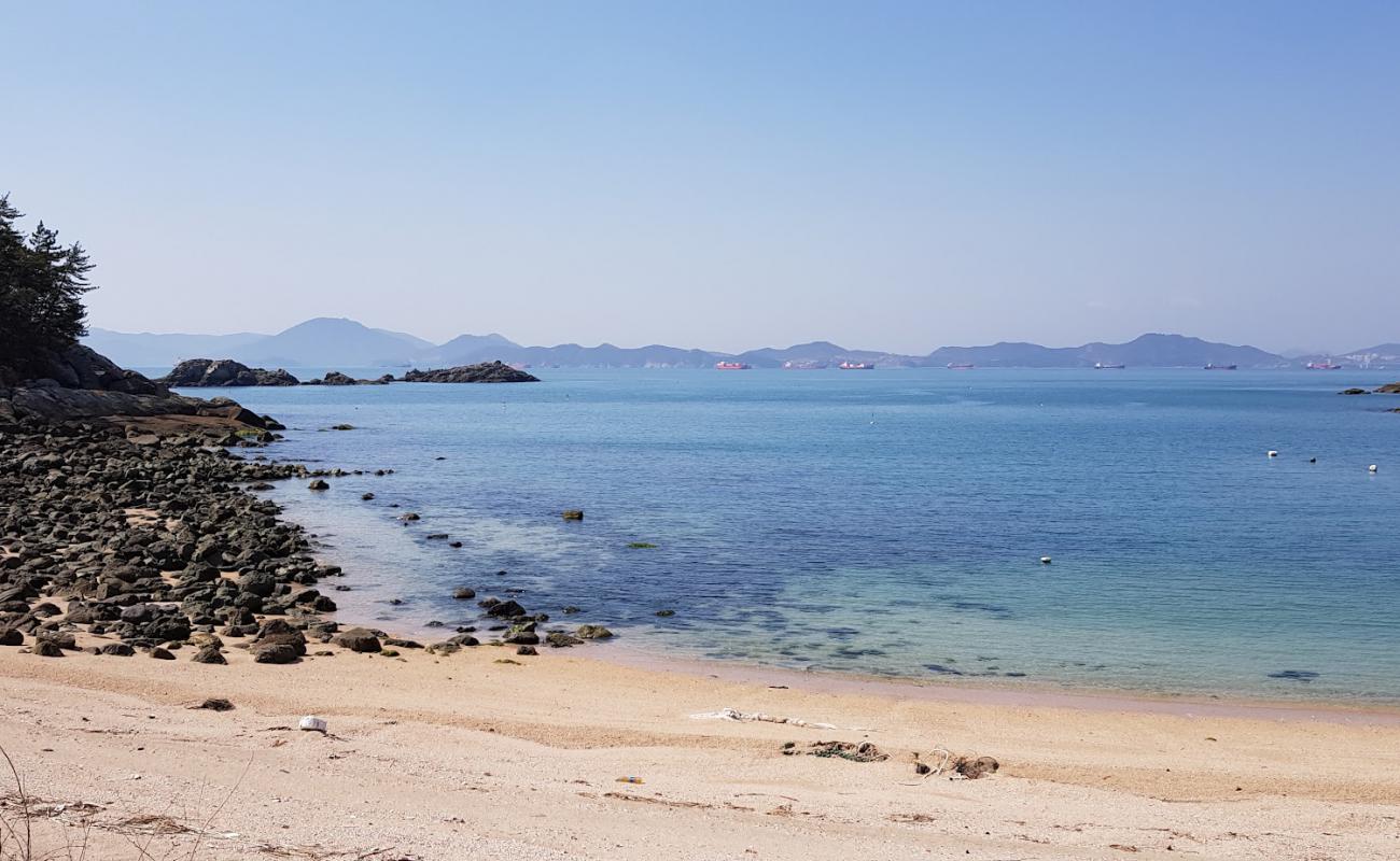 Pyeongsan-ri Beach'in fotoğrafı parlak kum yüzey ile