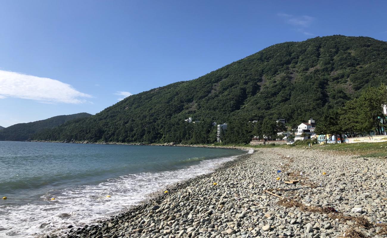 Musulmok Beach'in fotoğrafı gri çakıl taşı yüzey ile