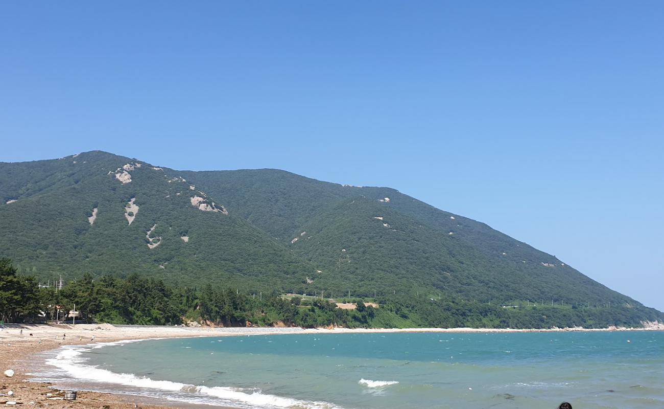 Geumjang Beach'in fotoğrafı taşlı kum yüzey ile
