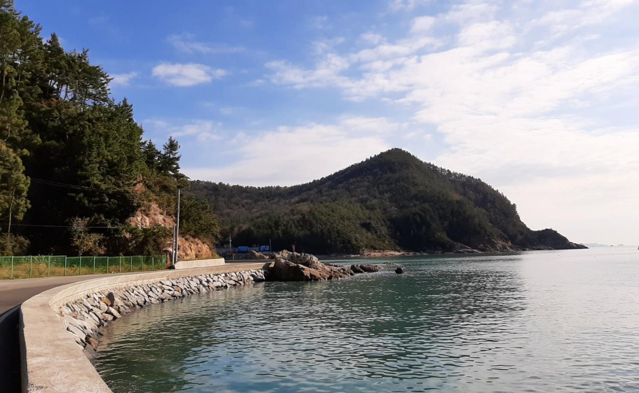 Donggori Beach'in fotoğrafı açık bej kum yüzey ile
