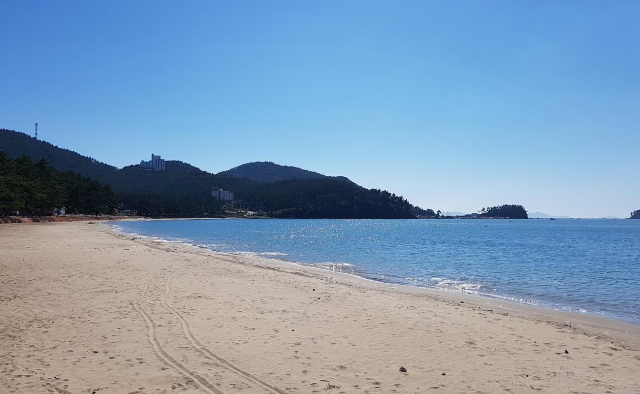 Songho Beach'in fotoğrafı açık bej kum yüzey ile
