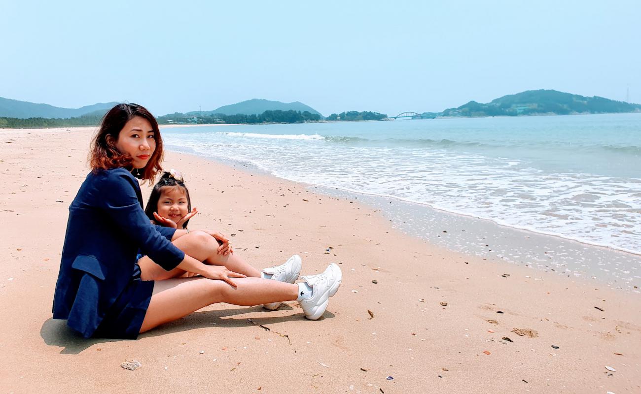 Today Haedanghwa Beach'in fotoğrafı parlak kum yüzey ile