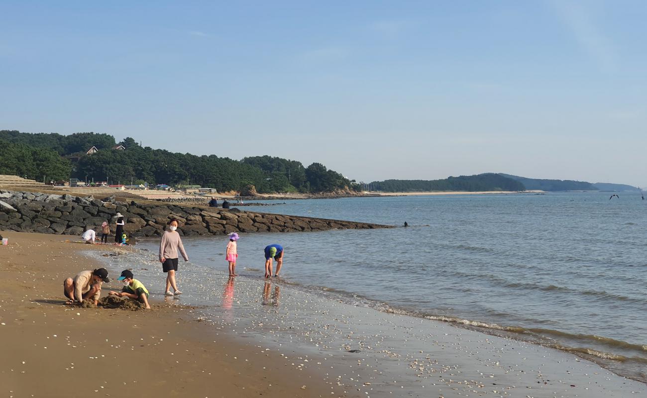 Biin Beach'in fotoğrafı parlak kum yüzey ile