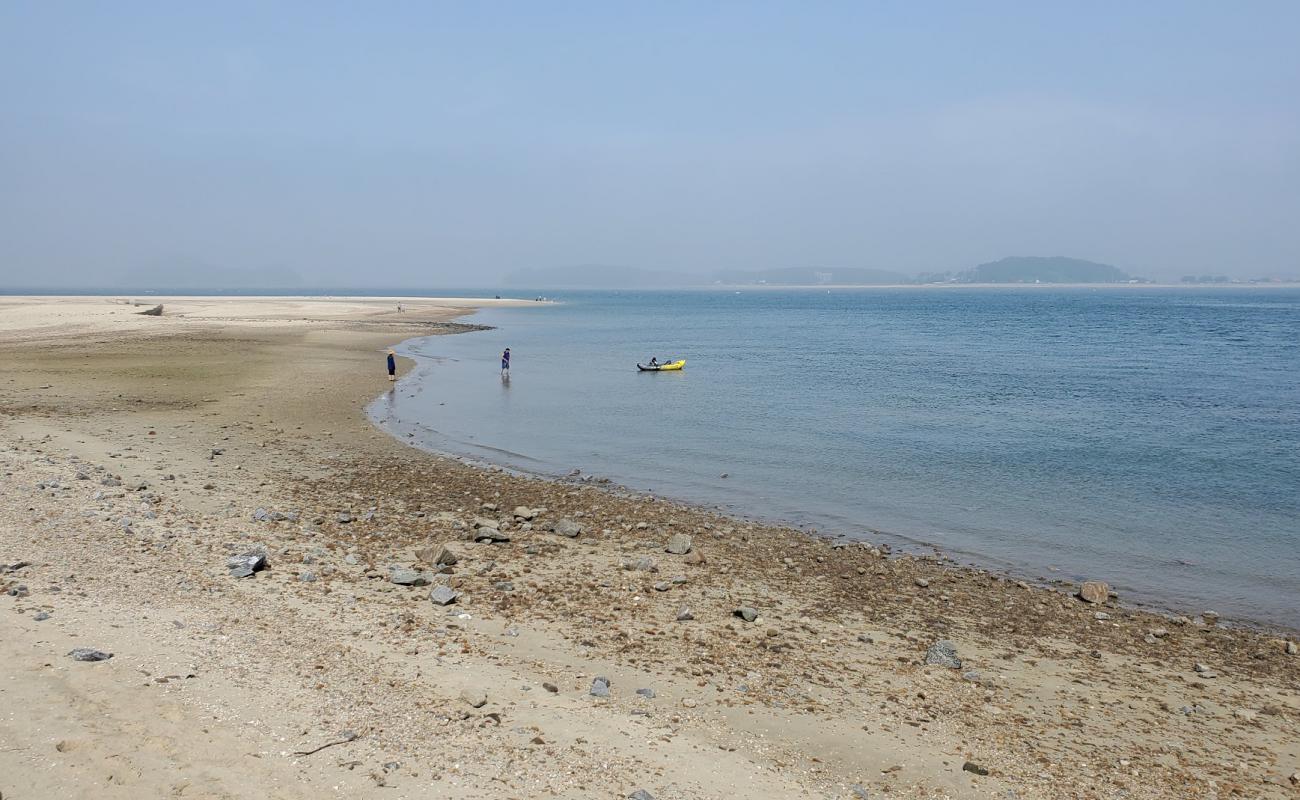 White sand Beach'in fotoğrafı açık bej kum yüzey ile