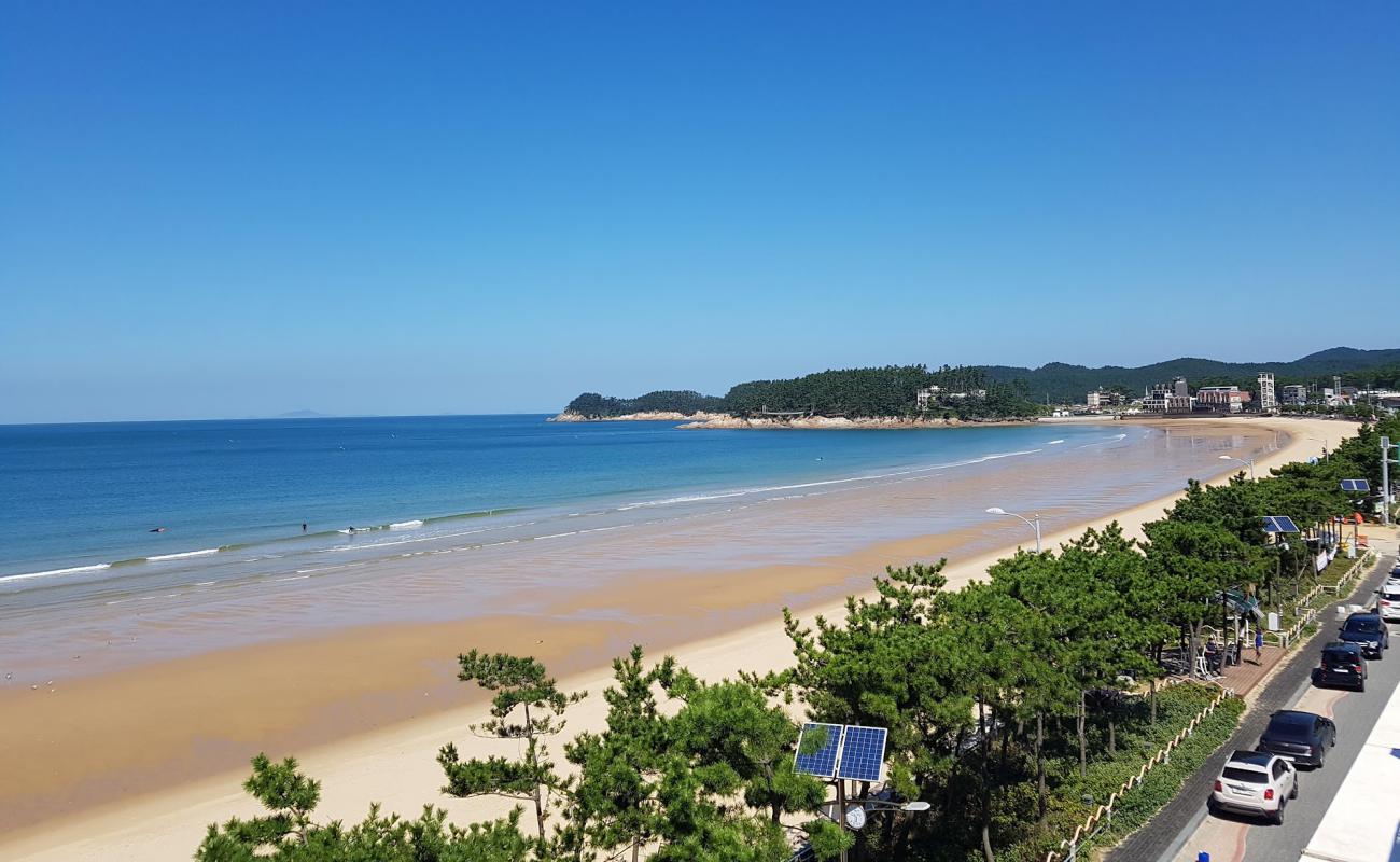 Mallipo Beach'in fotoğrafı parlak kum yüzey ile