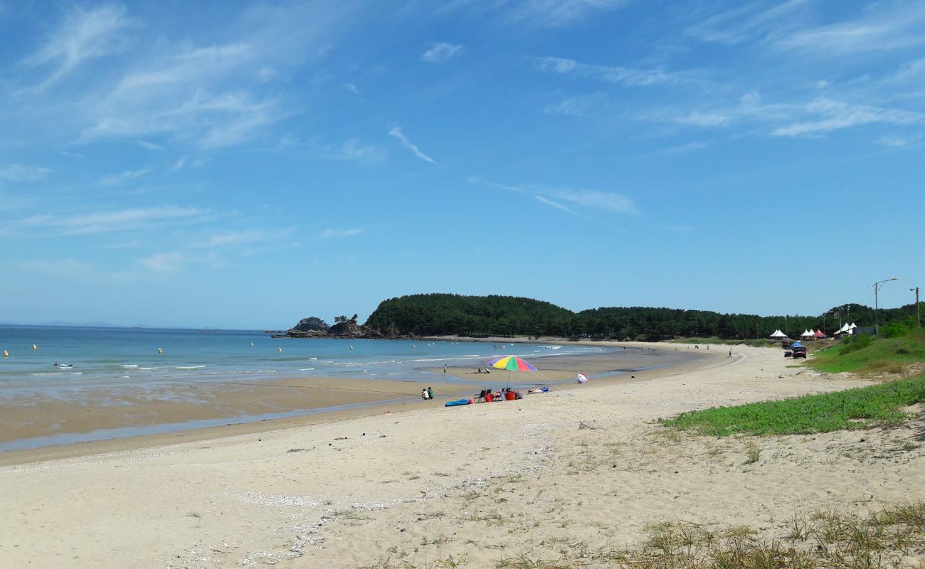 Guryepo Beach'in fotoğrafı parlak kum yüzey ile