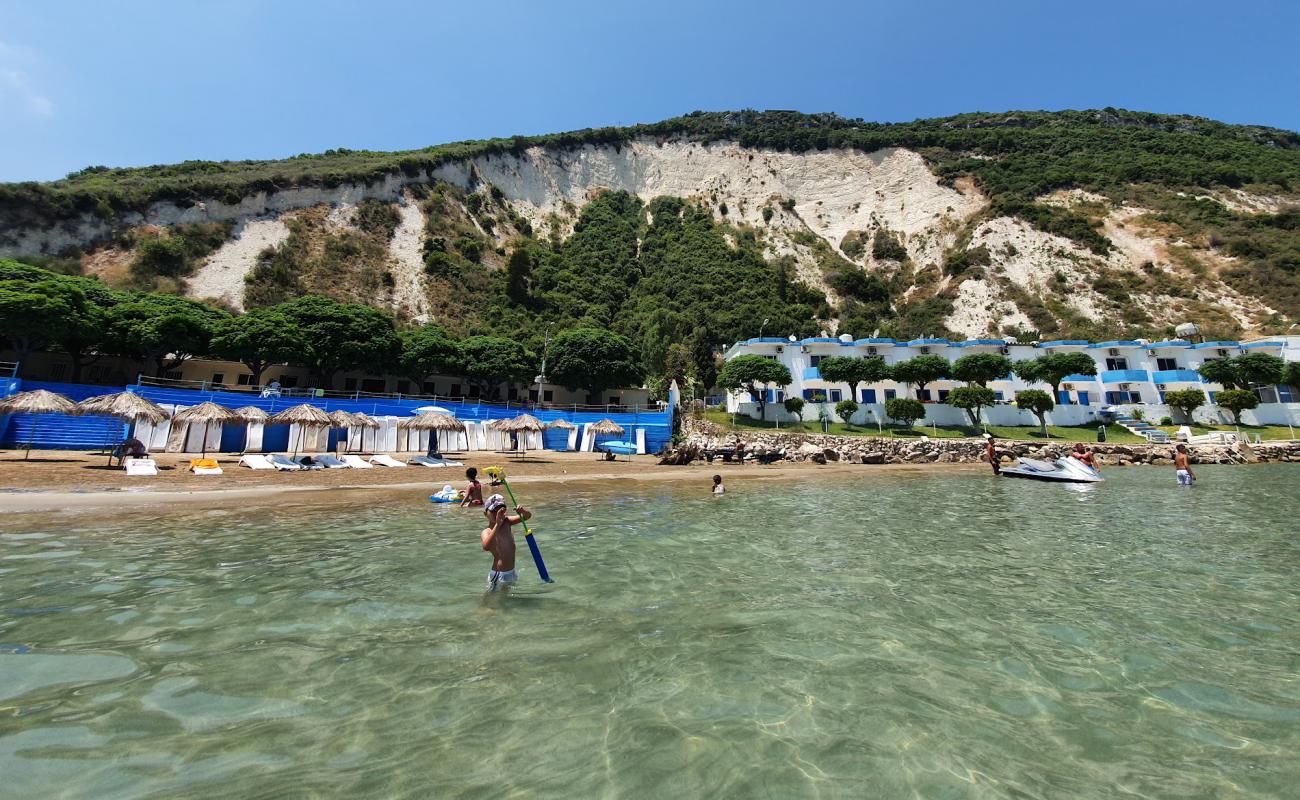 St. Antoine Beach'in fotoğrafı parlak ince kum yüzey ile