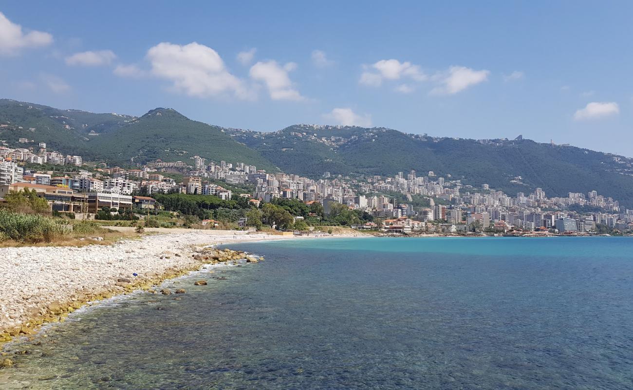 Rosha beach'in fotoğrafı hafif çakıl yüzey ile