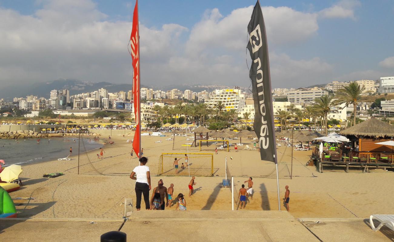 Rimal beach'in fotoğrafı parlak kum yüzey ile