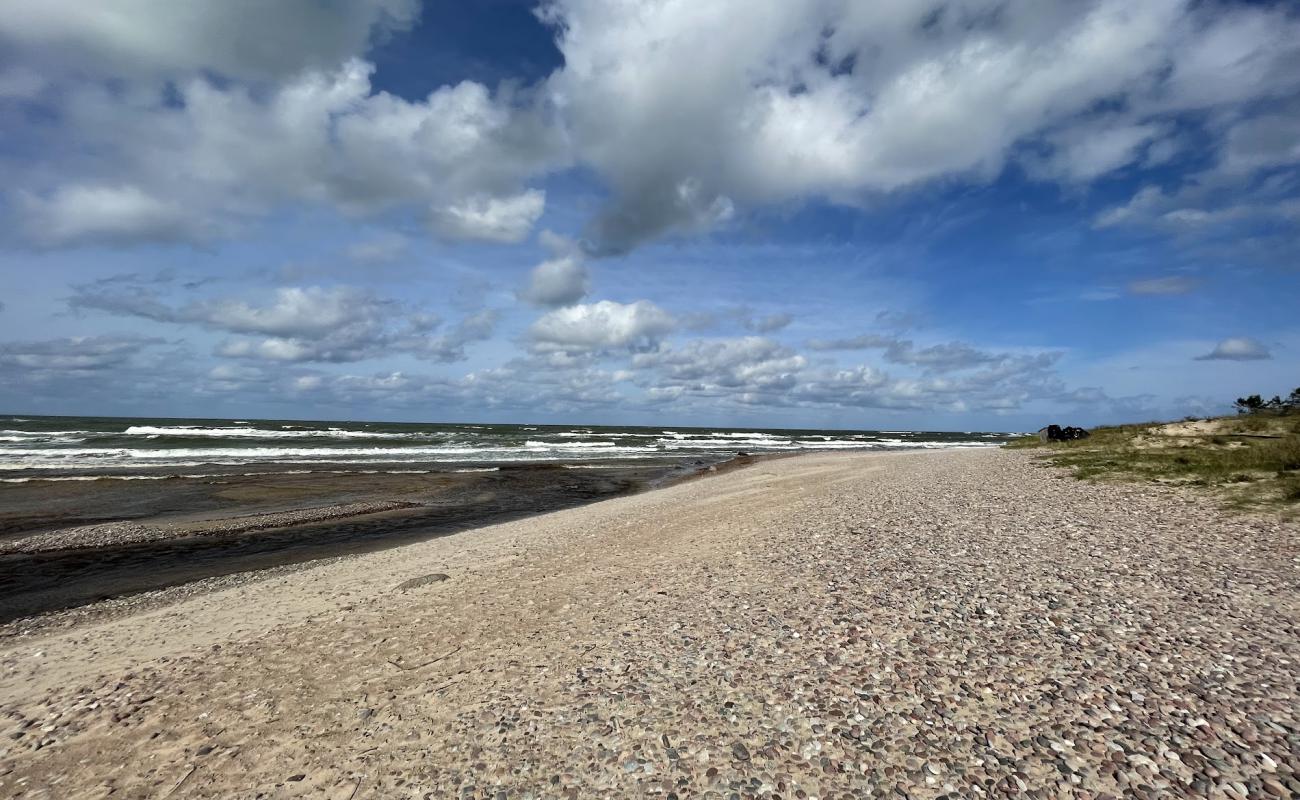 Uzavas upes beach'in fotoğrafı bej kum ve çakıl yüzey ile
