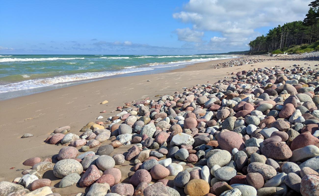 Vejciems beach'in fotoğrafı açık bej kum yüzey ile