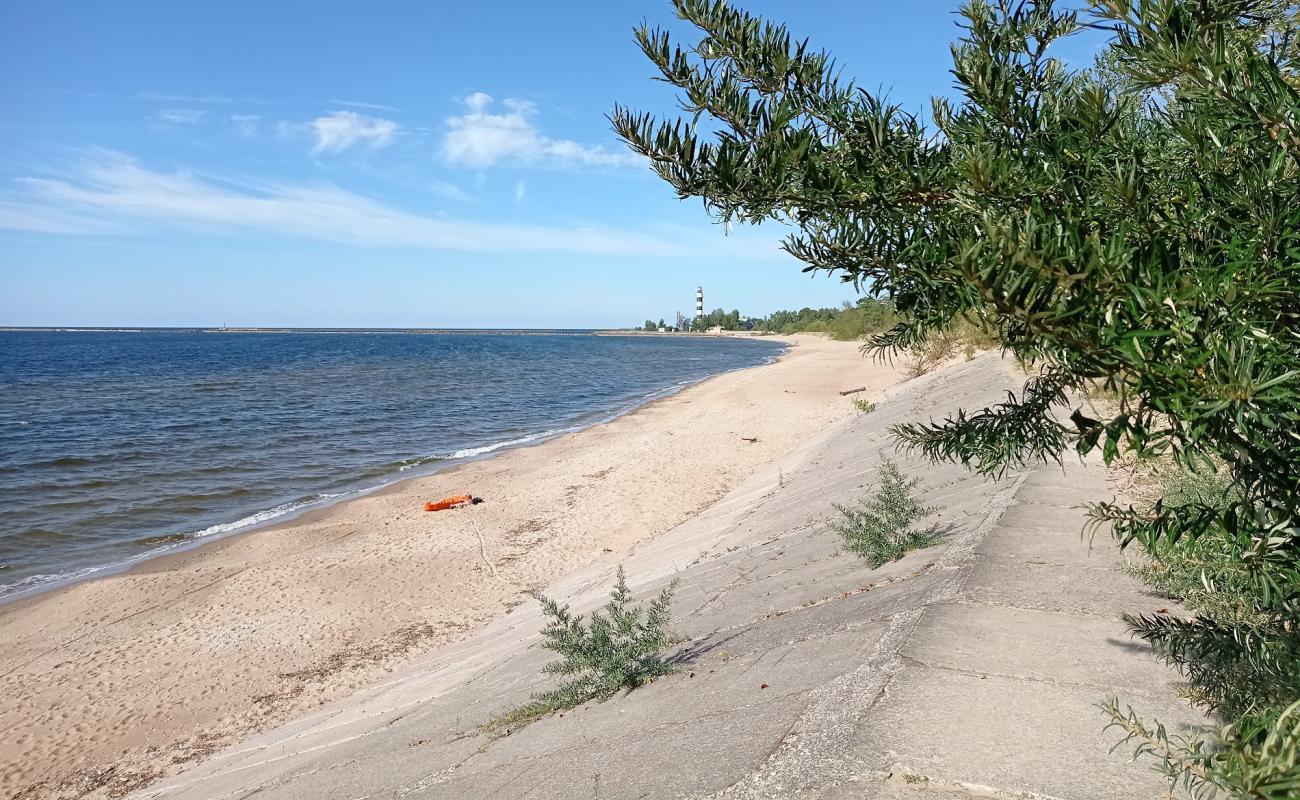 Daugavgrivas pludmale'in fotoğrafı açık bej kum yüzey ile
