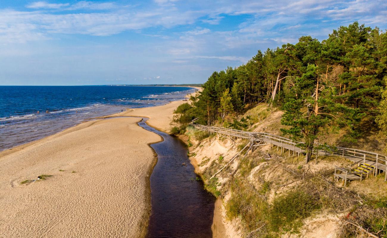 Pabazi beach'in fotoğrafı açık bej kum yüzey ile
