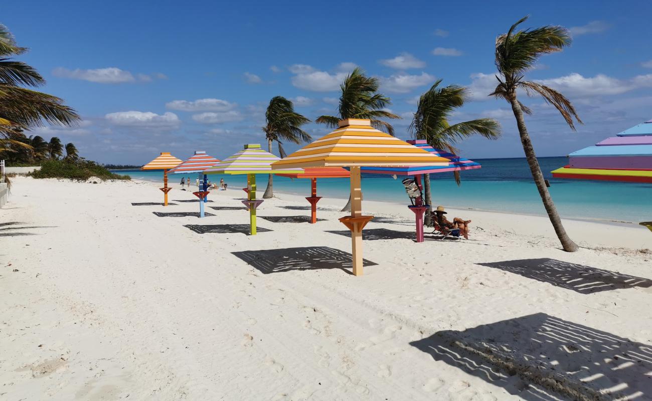 Coral beach'in fotoğrafı i̇nce bej kum yüzey ile