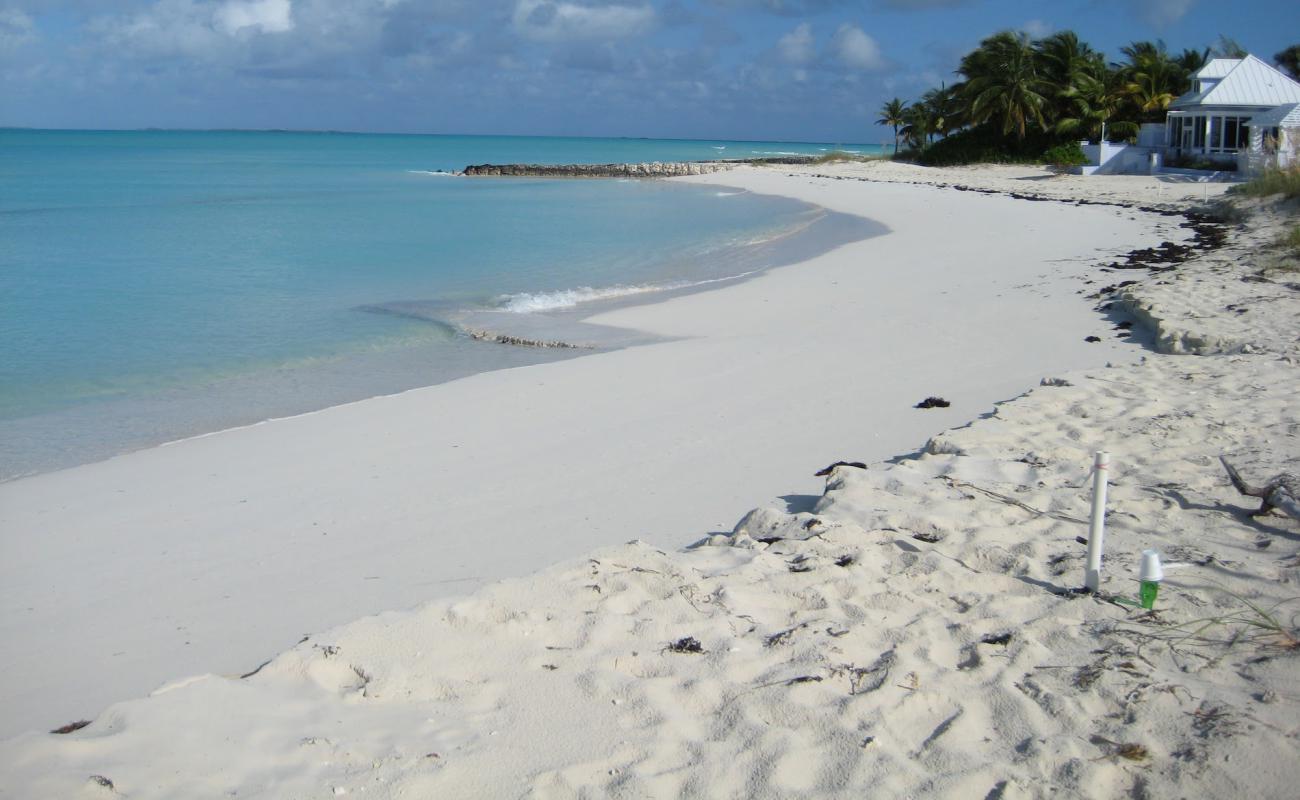 Leeward beach'in fotoğrafı i̇nce bej kum yüzey ile