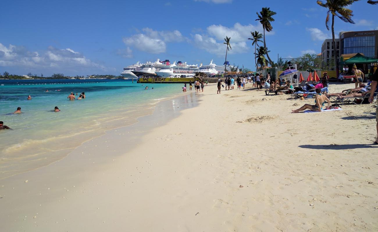 Western Esplande beach'in fotoğrafı parlak ince kum yüzey ile