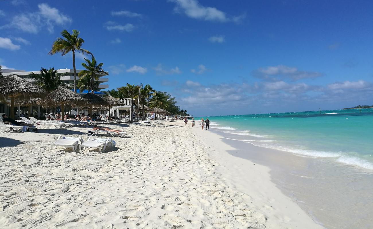 Cable beach'in fotoğrafı parlak ince kum yüzey ile