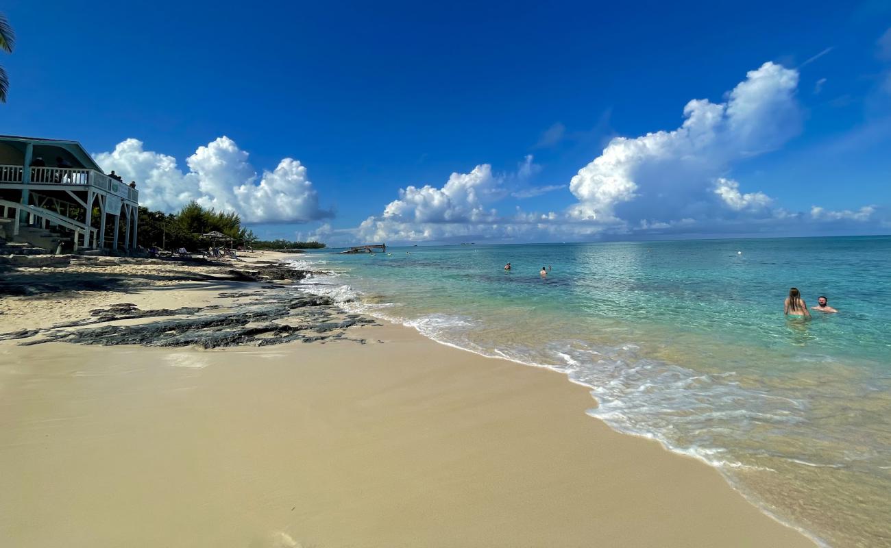 Sandy Toes beach'in fotoğrafı i̇nce bej kum yüzey ile