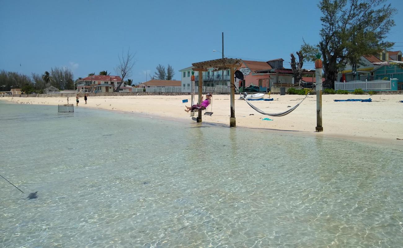 Tarpum Bay beach'in fotoğrafı parlak kum yüzey ile