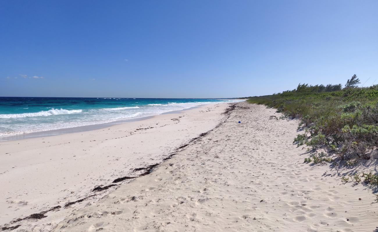 Airport beach'in fotoğrafı parlak kum yüzey ile