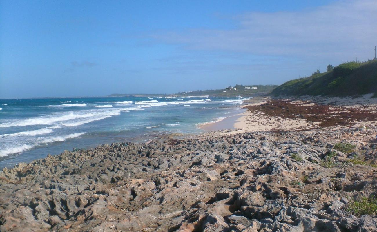 James Point beach'in fotoğrafı bej kum ve kayalar yüzey ile